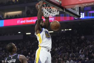 在足球比赛 在足球比赛