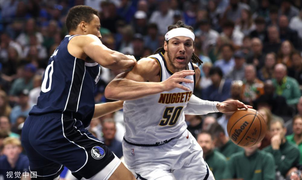 通过引入具 通过引入具