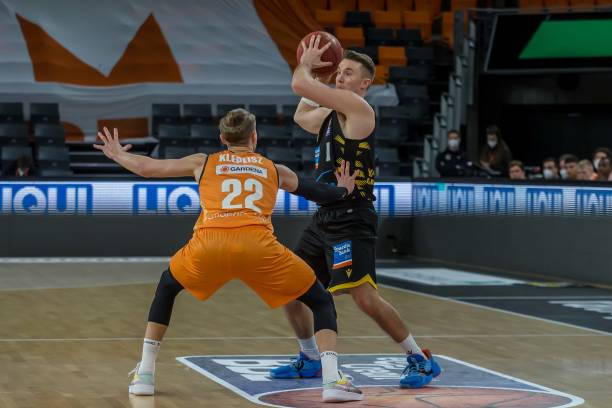 竞争阶段 竞争阶段